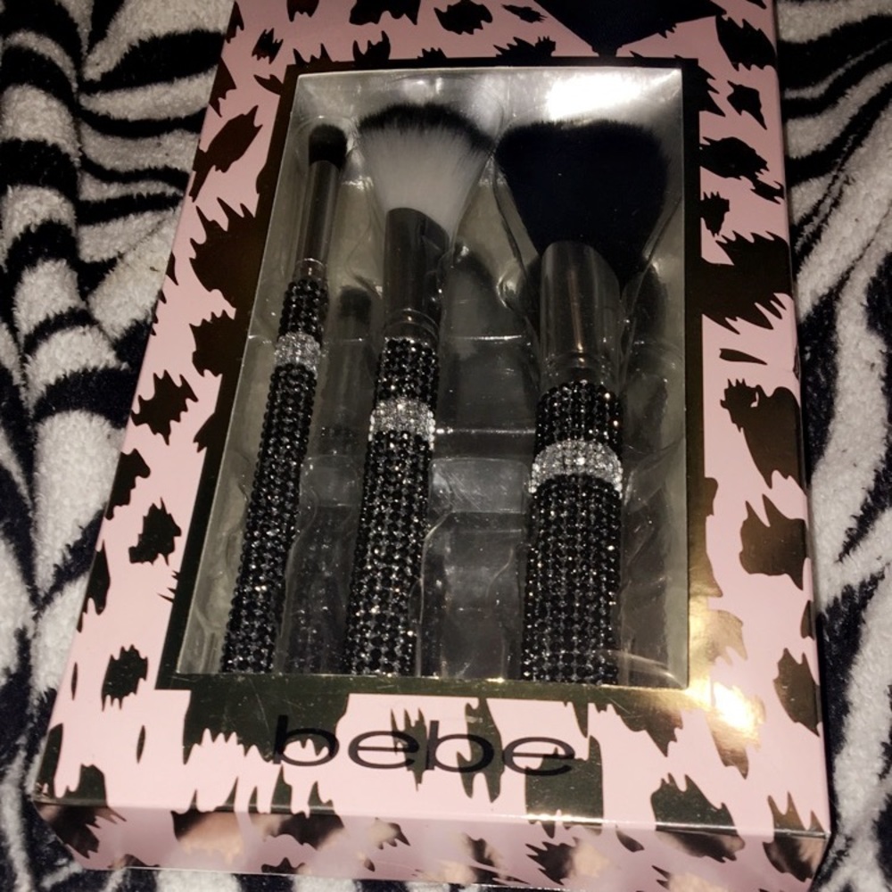 BEBE makeup brush set