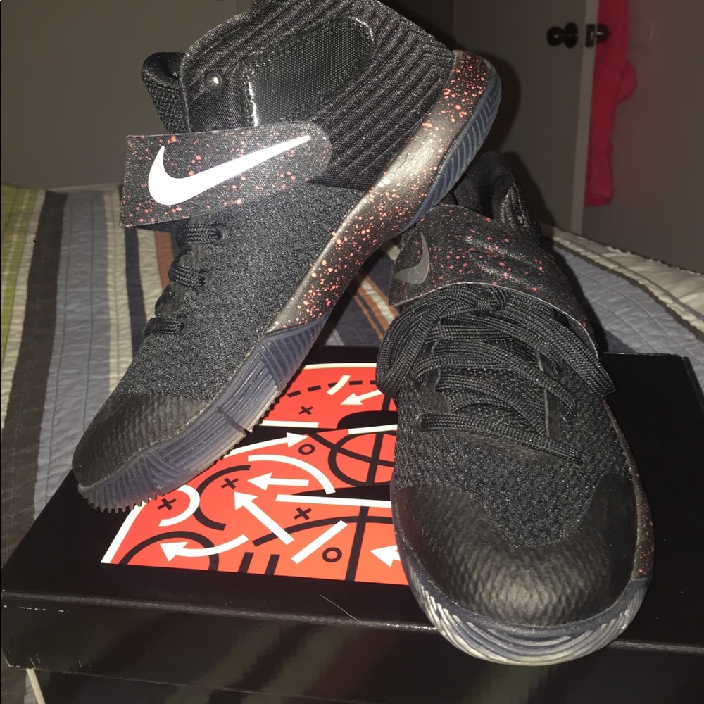 Kyrie Irving #2 women's 6.5-7 130$ retail