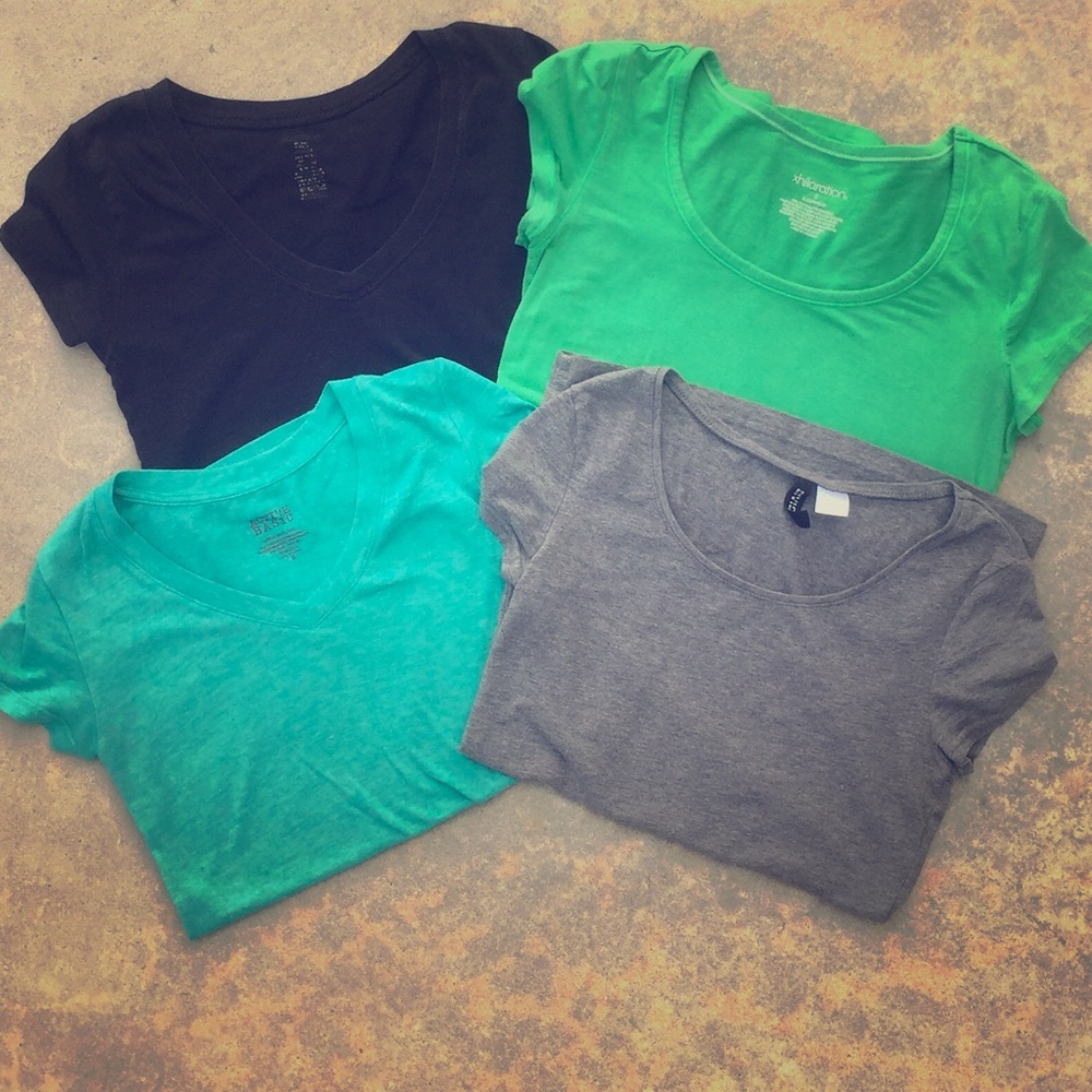 5/$25 ✨ V-Neck/Scoop Neck Bundle - Picture 1 of 2