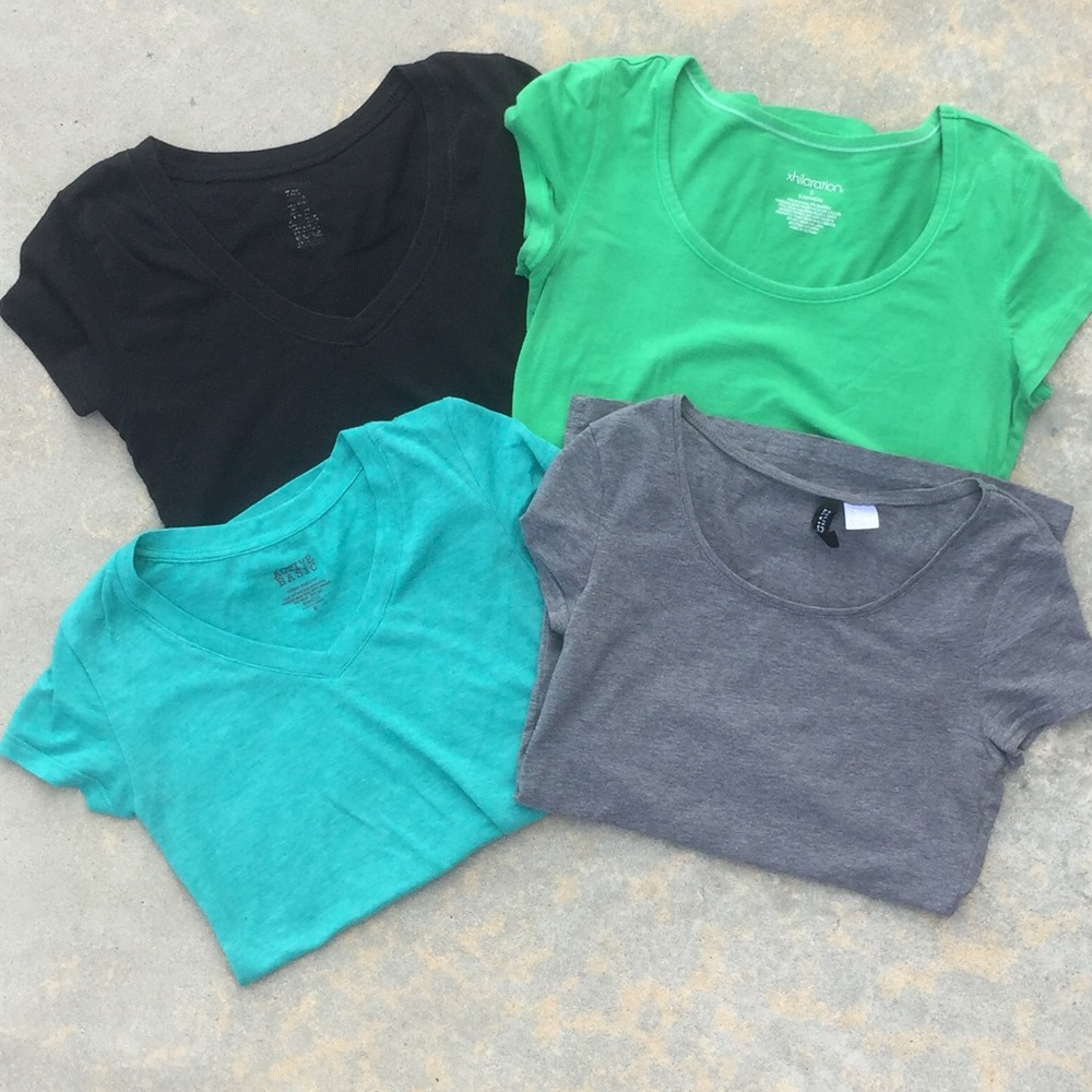 5/$25 ✨ V-Neck/Scoop Neck Bundle - Picture 2 of 2