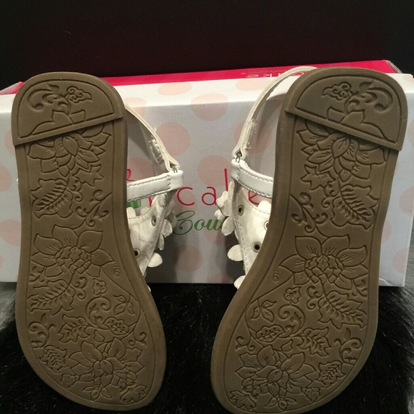 🌸ADORABLE MAUVE & WHITE FLOWER SANDALS🌸 - Picture 4 of 5