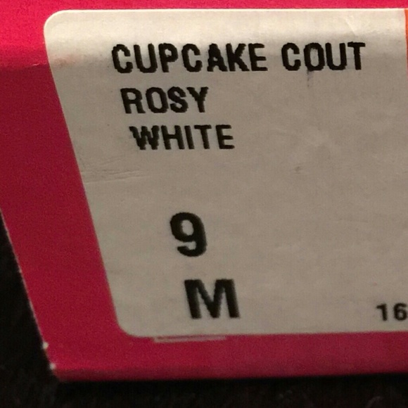 🌸ADORABLE MAUVE & WHITE FLOWER SANDALS🌸 - Picture 5 of 5