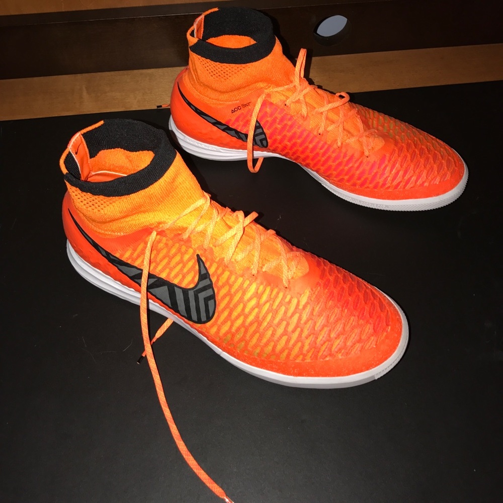 Nike Magista indoor soccer shoe