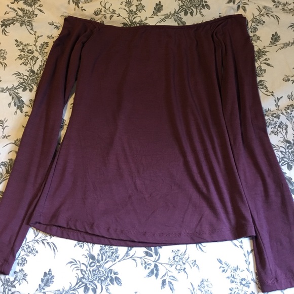 (SOLD) Maroon burgundy off the shoulder top - Picture 4 of 6
