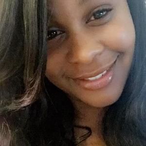 Meet your Posher, Carlita