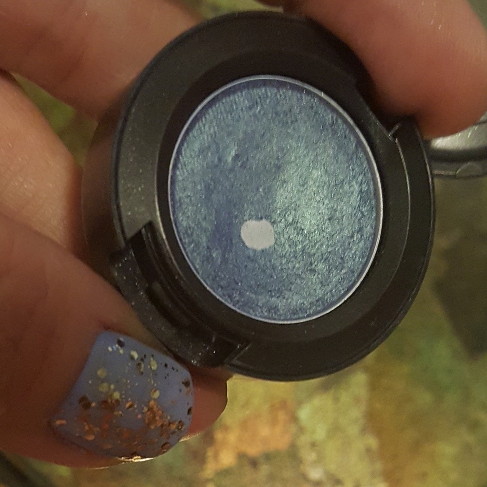 MAC "Tilt" Eyeshadow- Open to Trade!