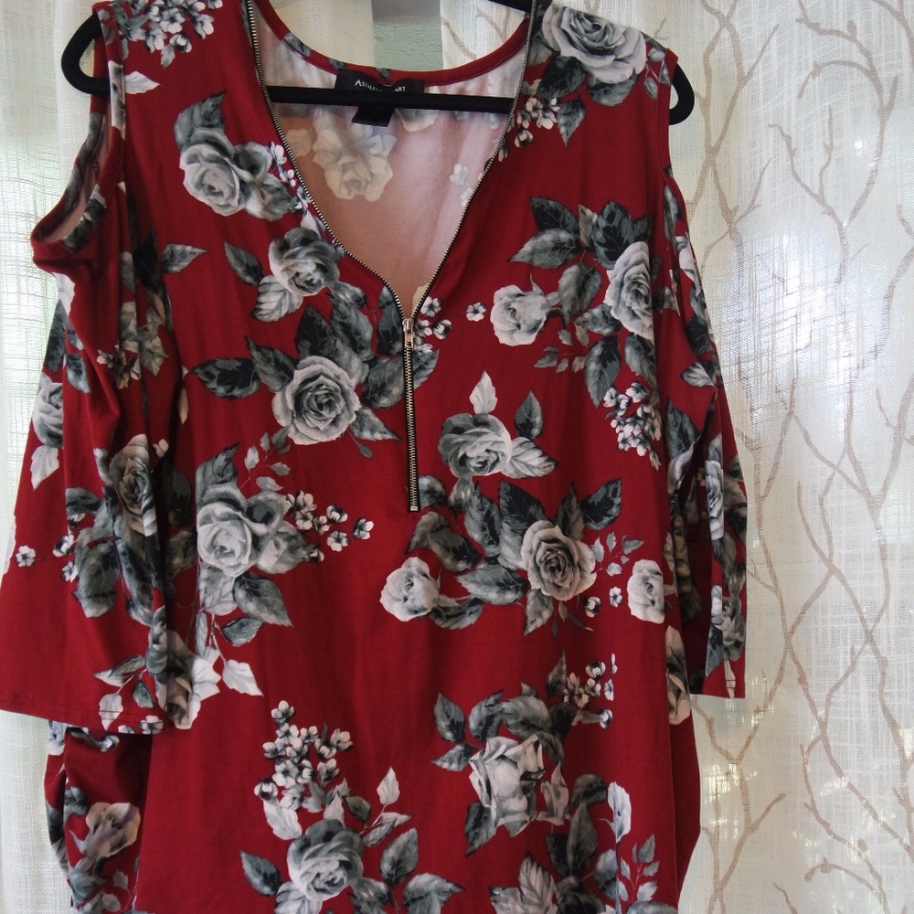 FLASH SALE!! Cold shoulder Ashley Stewart top