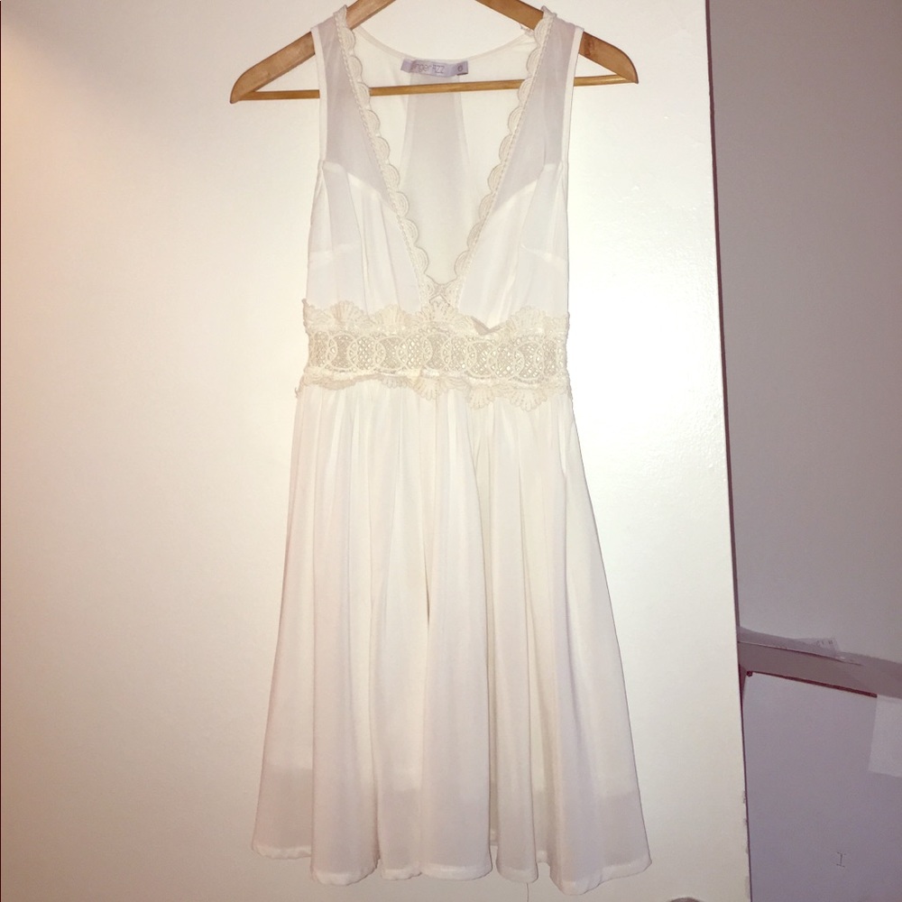 White low V crochet/chiffon dress