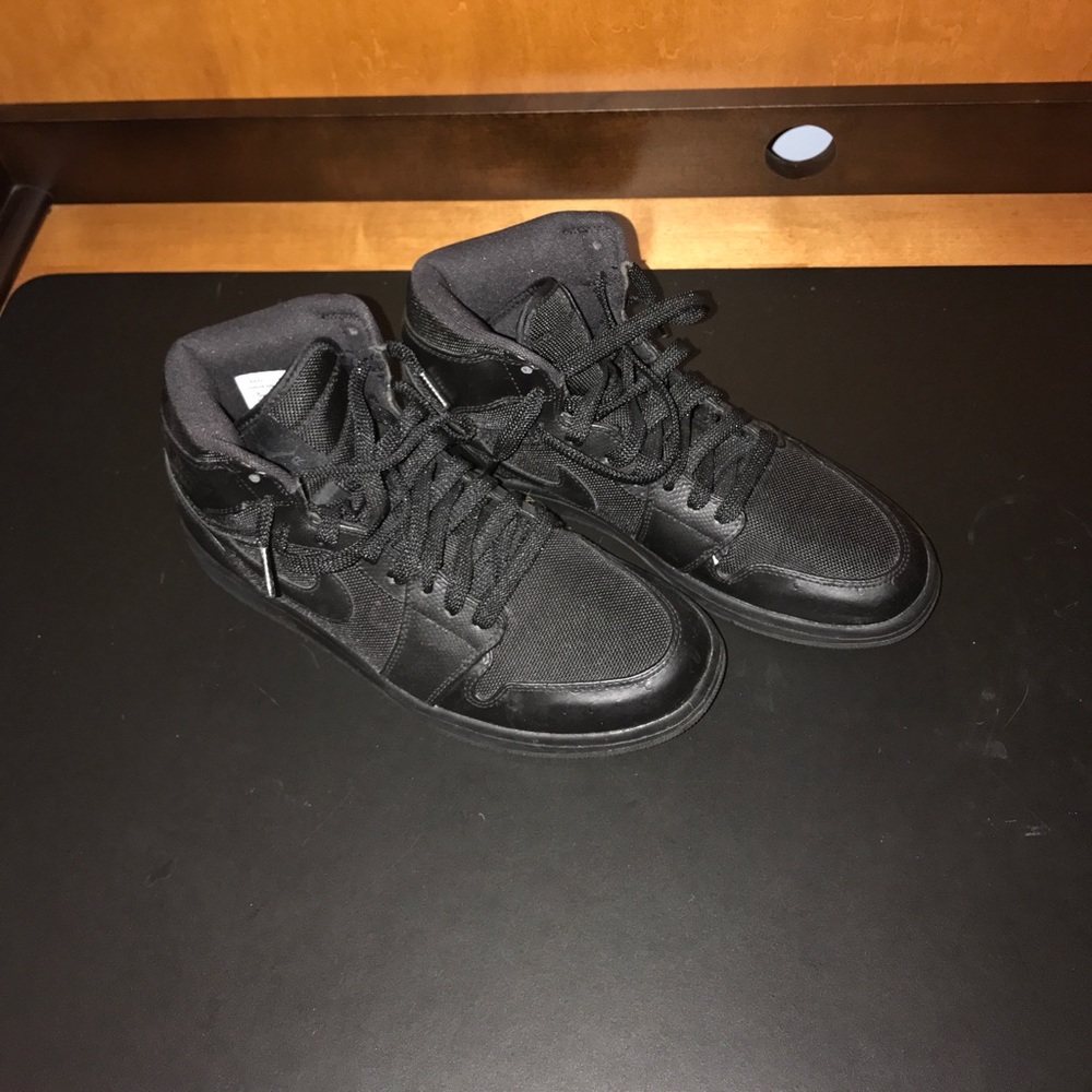 Air Jordan retro 1's all black