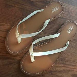 Lot of 2 flip flops
