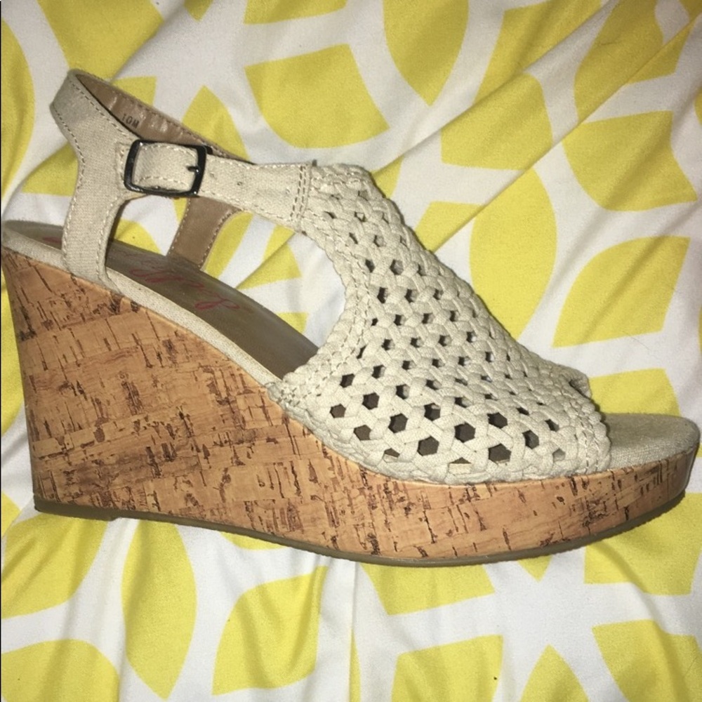 Nude Wedges