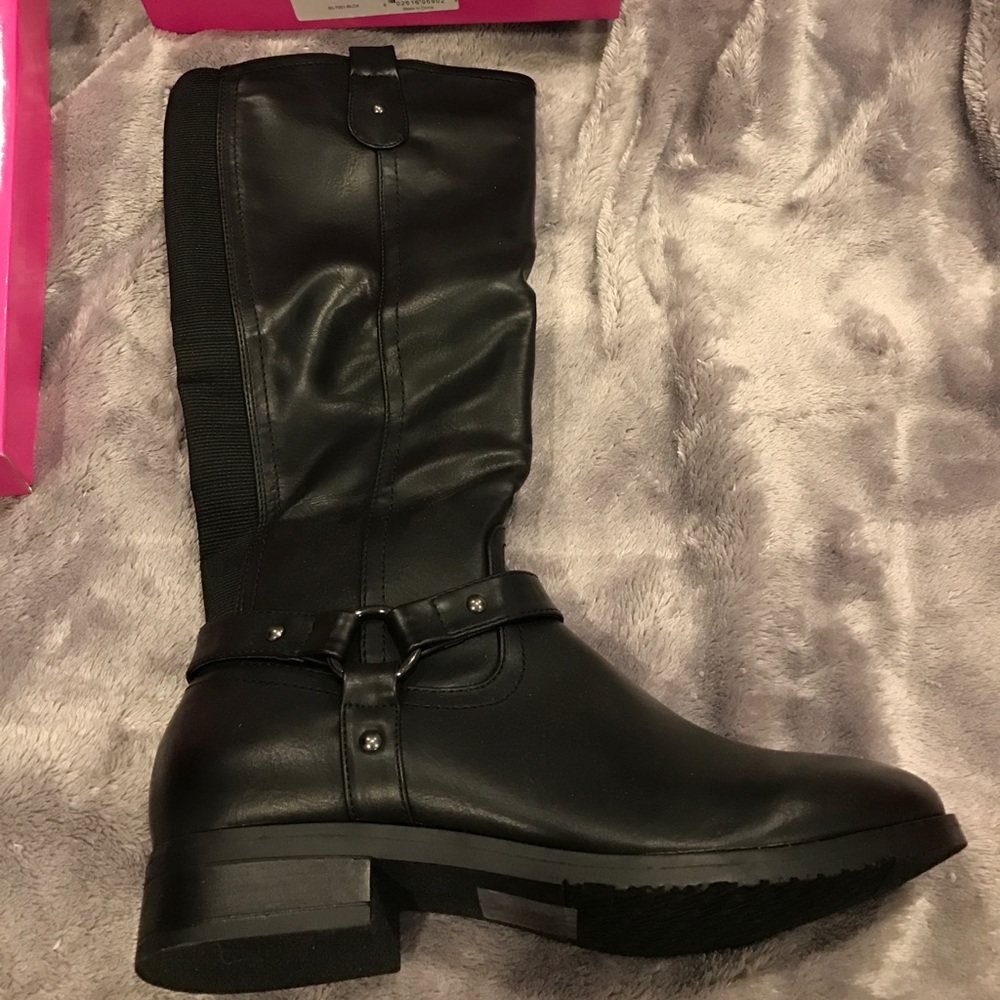 Brand New Black Boots size 8