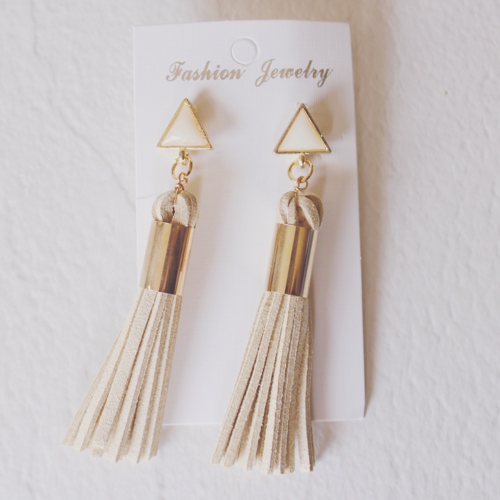 Neutral vintage triangle Tassel Stud Earrings - Picture 3 of 6