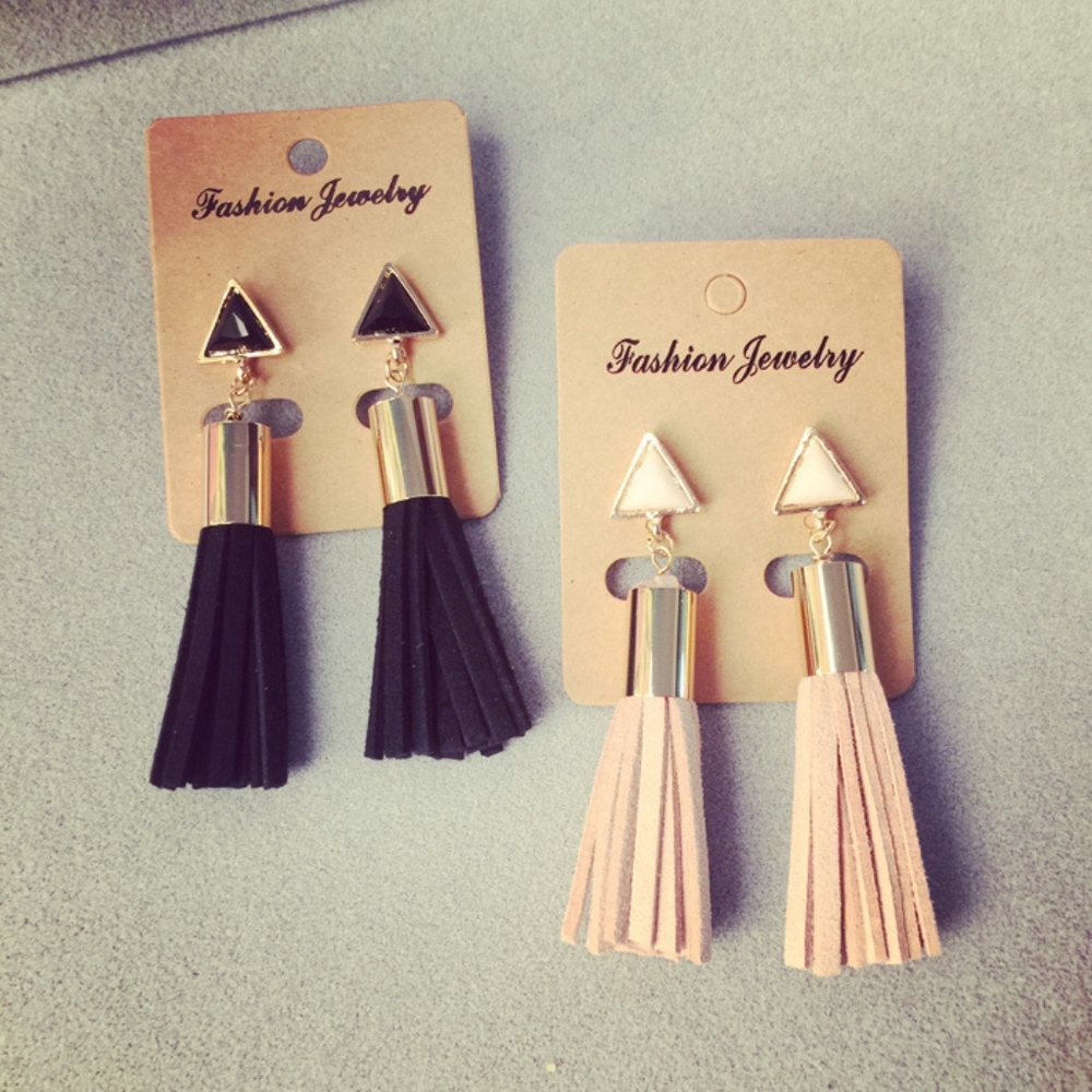 Neutral vintage triangle Tassel Stud Earrings - Picture 5 of 6