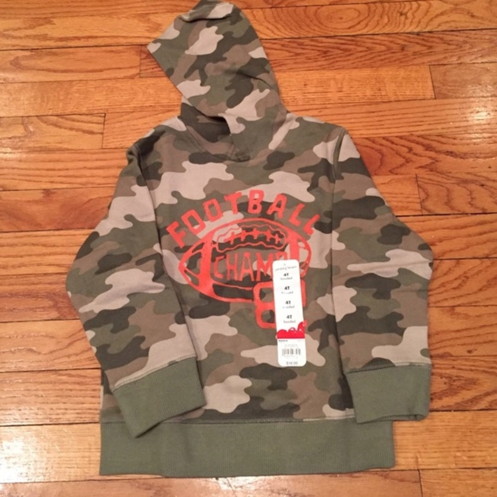 Adorable hooded camo hoodie.