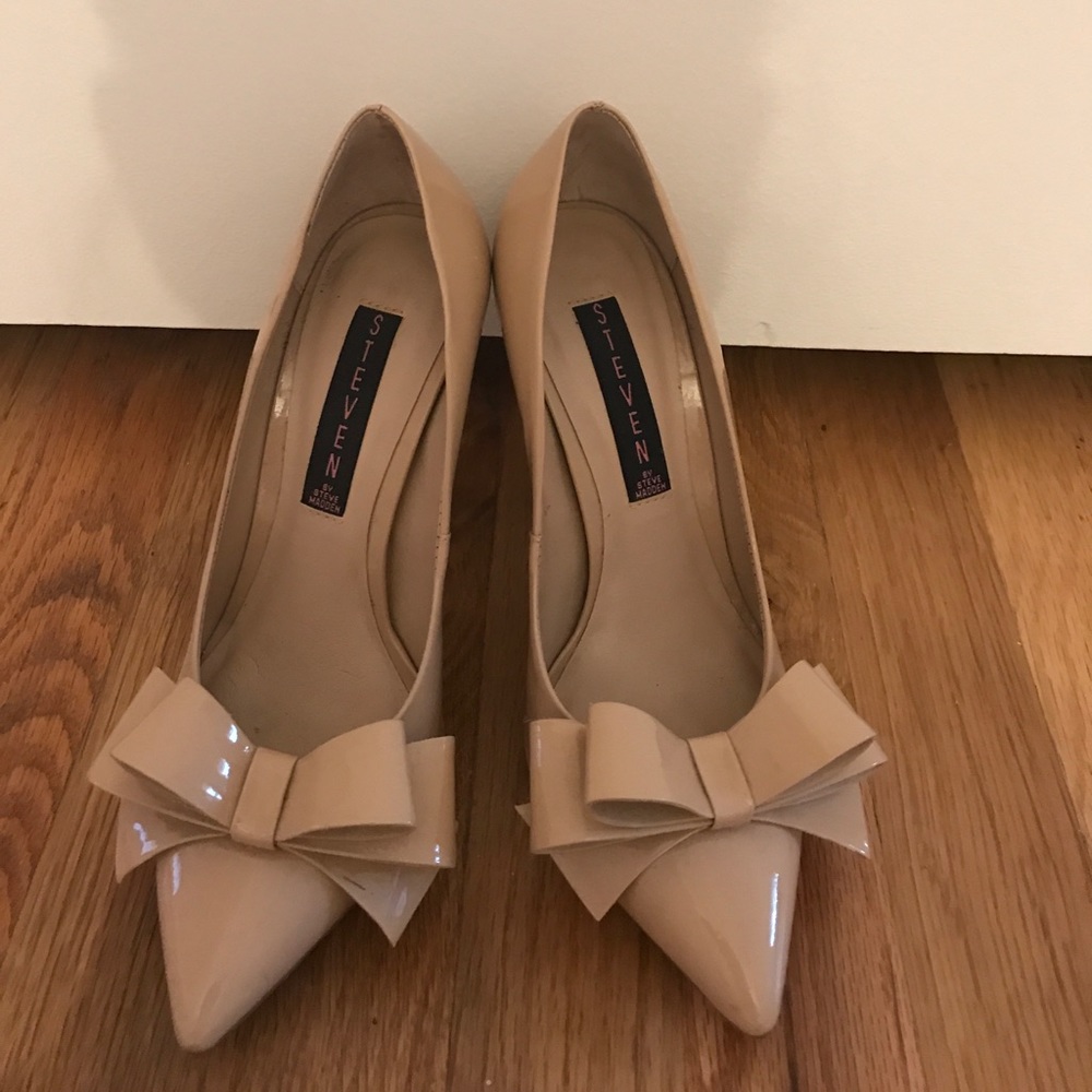 Steve Madden patent leather pumps