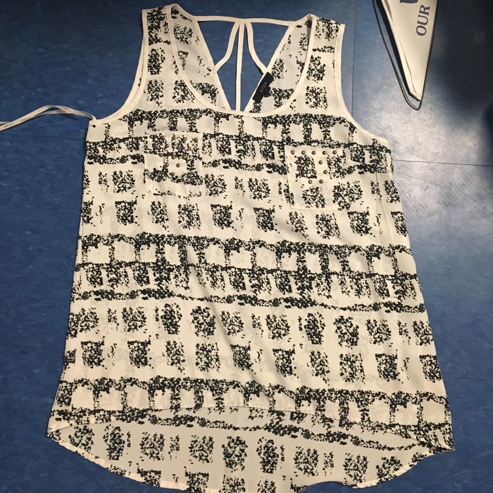 Black and white flowy tank