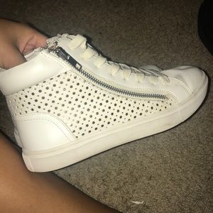 NWOT Steve Madden Elyka Sneakers