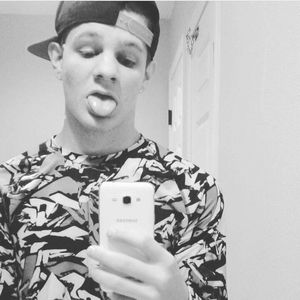 Meet your Posher, Lewis