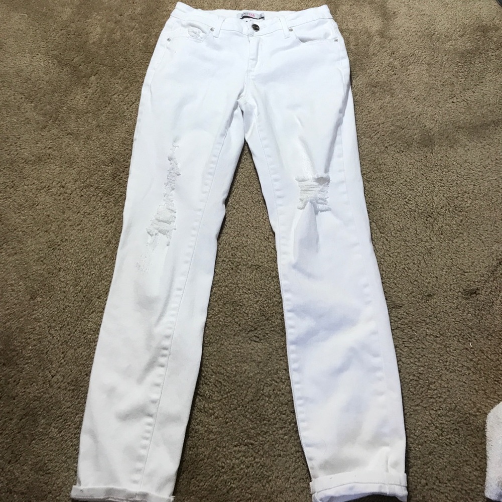 White boyfriend jeans