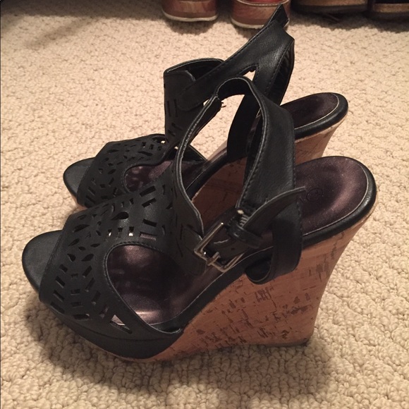 Black wedges, never worn! - Picture 3 of 4