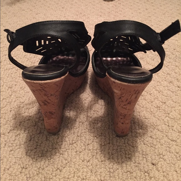 Black wedges, never worn! - Picture 4 of 4