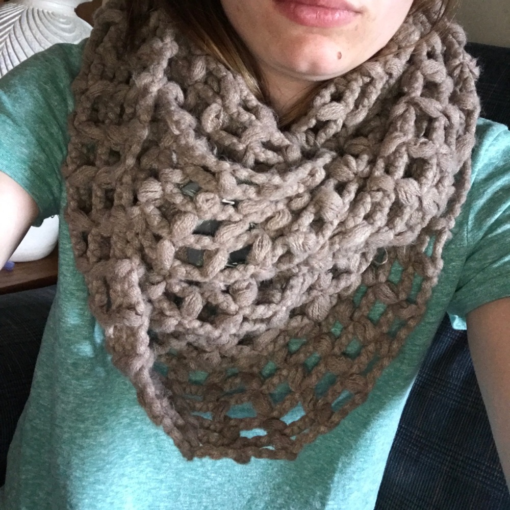 🆕🍁Open Knit Infinity Scarf-Mocha