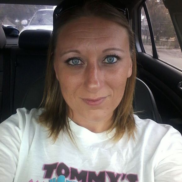 Meet your Posher, Jenn - Picture 1 of 1