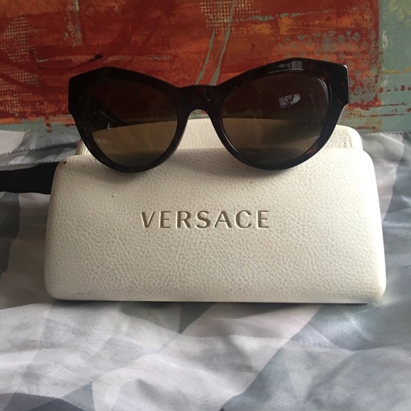 VERSACE. Modified cat sunglasses.100% AUTHENTIC😎 - Picture 3 of 4