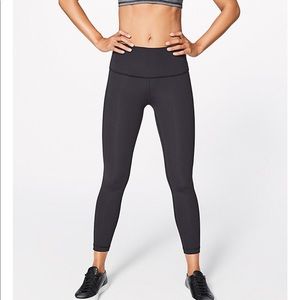 Black lululemon Wunder under Luxtreme pant