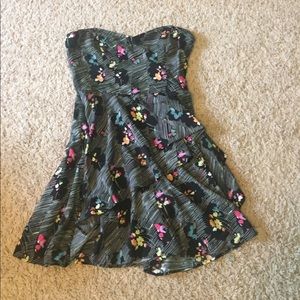 Urban Outfitters Sweatheart Neckline Dress🌻💕