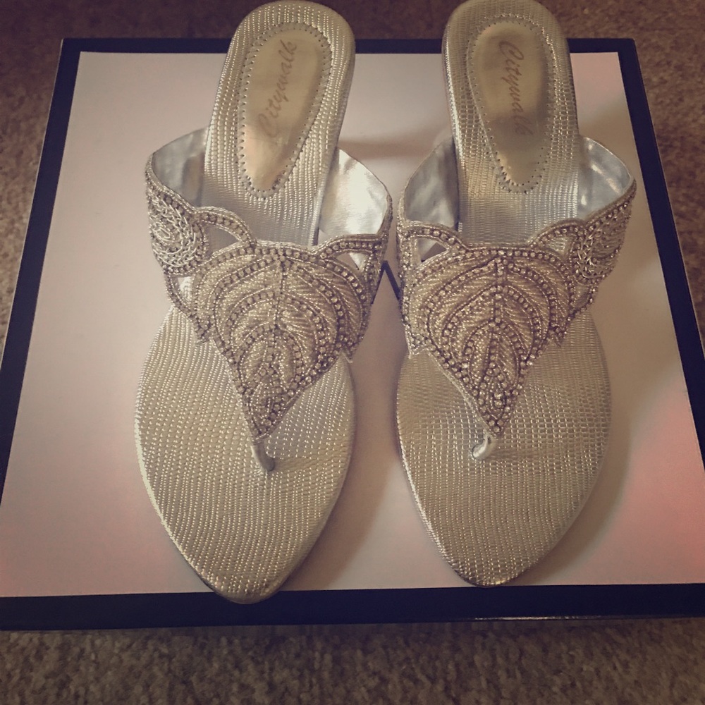 Elegant party sandal