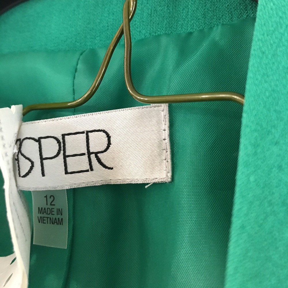 Lovely green 2-piece suit w/black slacks & trim.