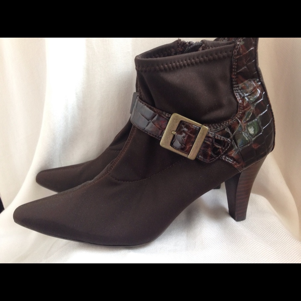 RELATIVITY Ankle Boots