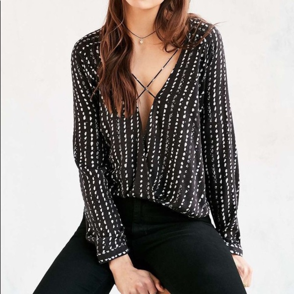 Cross-front silence+noise long sleeve shirt