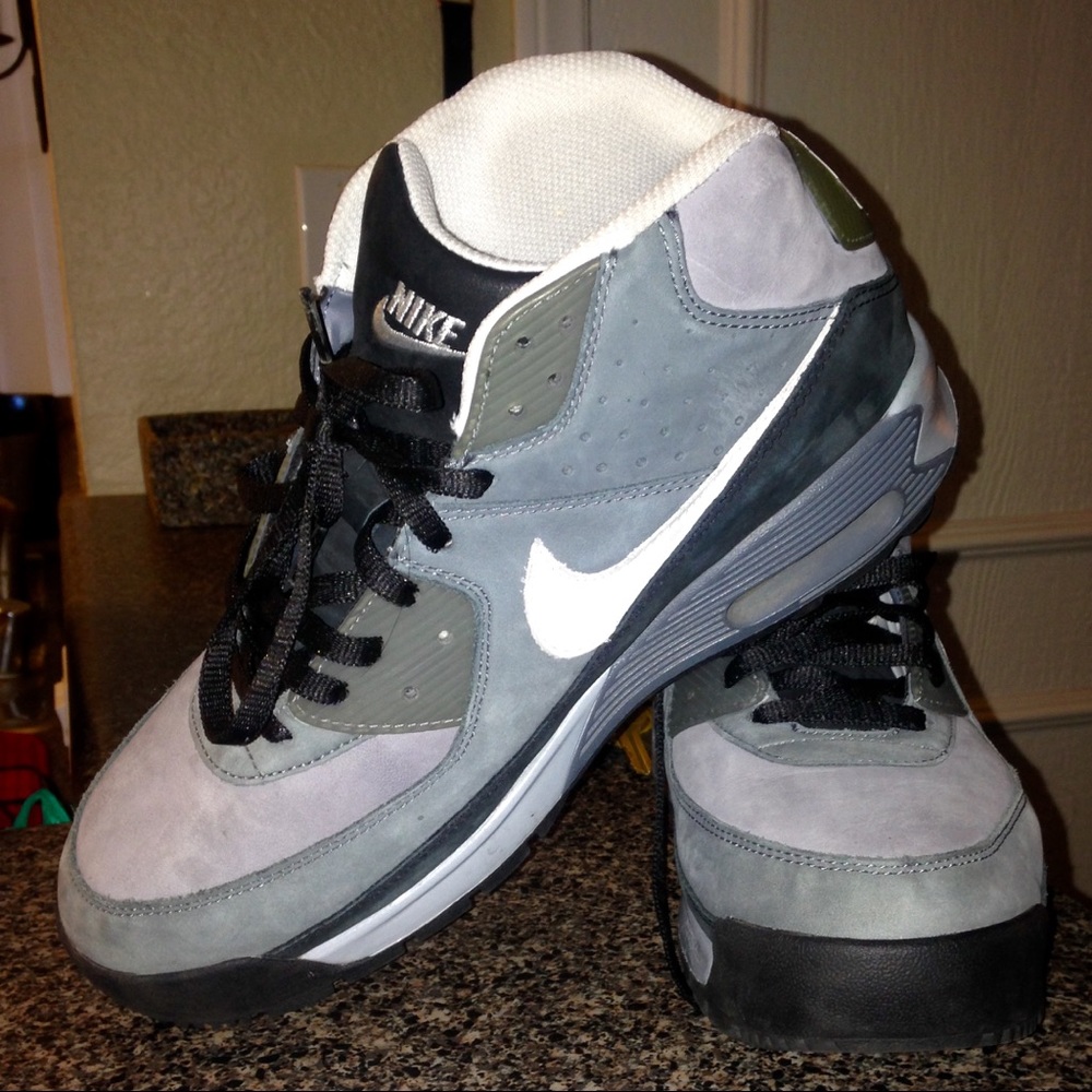 Air Max 90 men's boot. Gray and black.