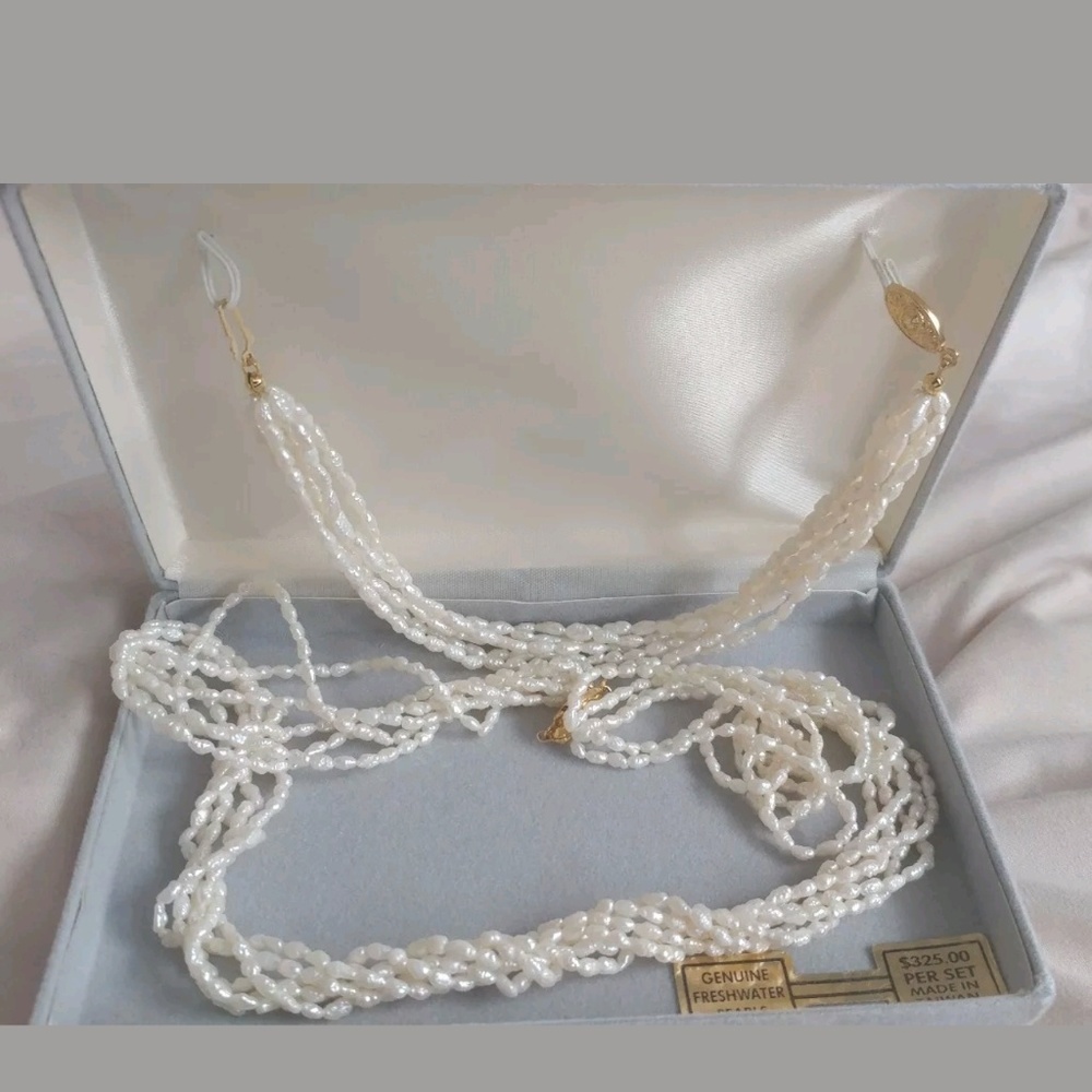 Vintage Freshwater Pearl necklace and bracelet set