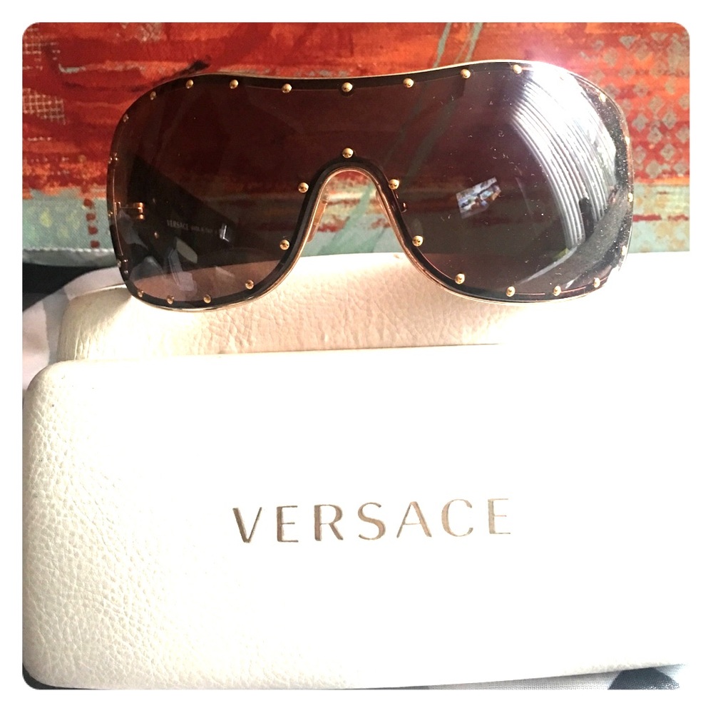 VERSACE Statement Sunglasses 😎