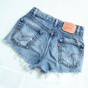 Vintage Levi's High-Waisted Shorts (Light Wash)