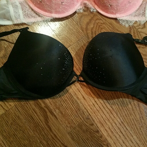 Victoria's Secret bras 32d - Picture 2 of 4