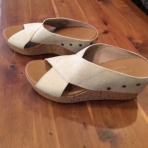 Natural color wedges size 8