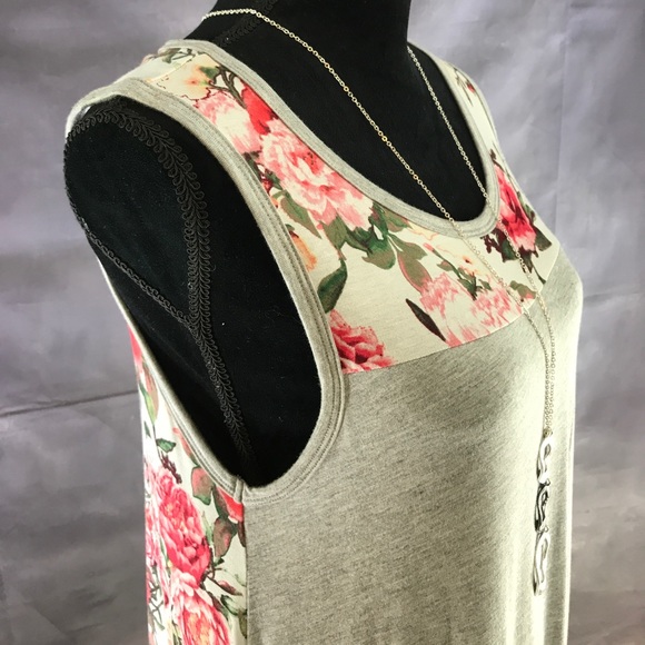 Very Comfortable Sleeveless Maxi Dress - Picture 3 of 8