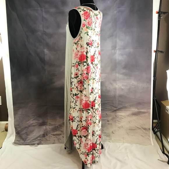 Very Comfortable Sleeveless Maxi Dress - Picture 6 of 8