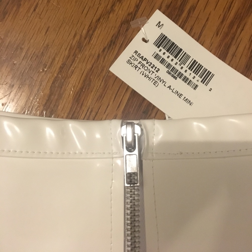 NEW American Apparel Zip front white vinyl skirt m - Picture 5 of 5