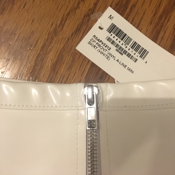 NEW American Apparel Zip front white vinyl skirt m - Picture 5 of 5