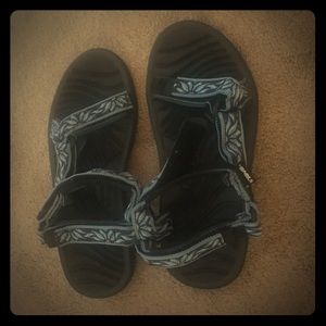 Size 6 Tevas