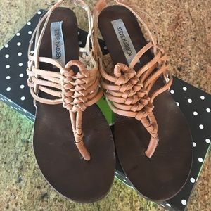 🌸 Steve Madden sandals