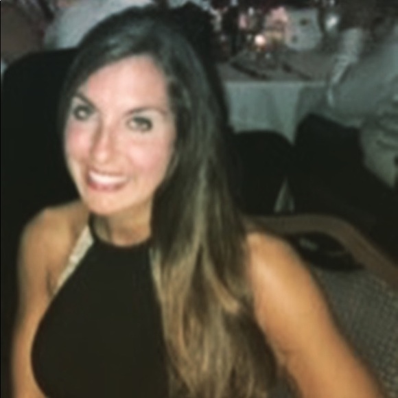 Meet your Posher, Tara - Picture 2 of 3