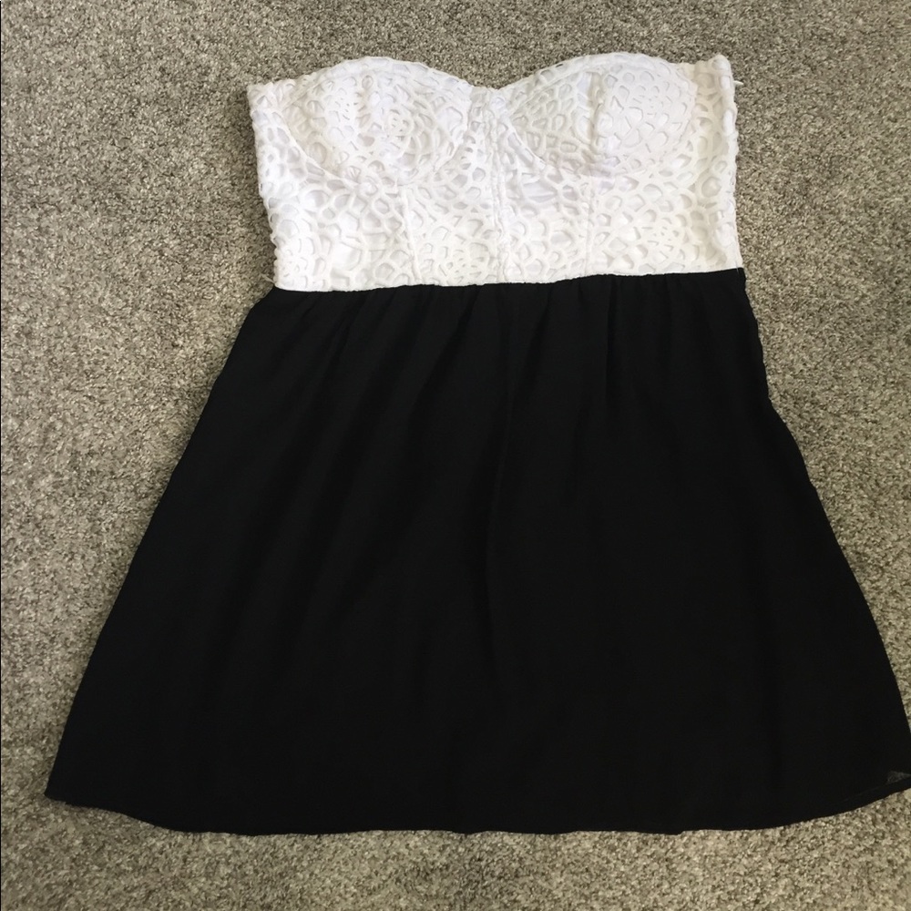 2b Bebe Strapless Dress
