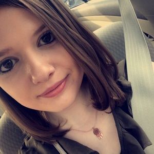 Meet your Posher, Liz